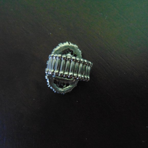 Costume Jewelry- oval ring with black Czech glass - Picture 9 of 12